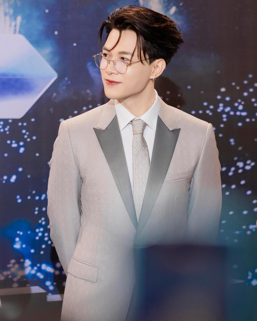 Nhiều "Anh Trai" xuất hiện ít ỏi, thậm chí "mất tích" trong bộ phim tài liệu này. Nhiều "Anh Trai" xuất hiện ít ỏi, thậm chí "mất tích" trong bộ phim tài liệu này.