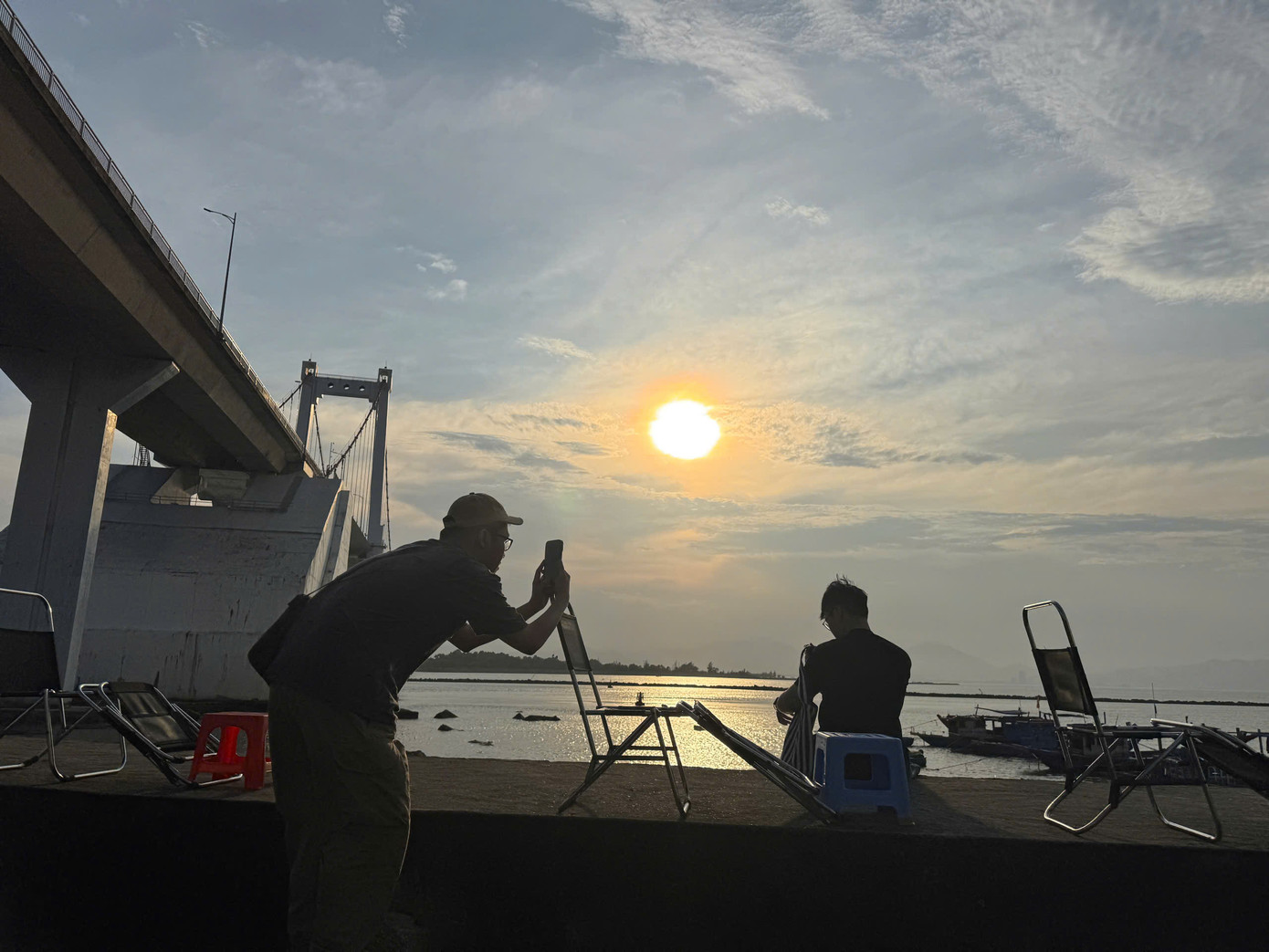 Dù đi một mình, cùng bạn bè hay người thương, nơi đây cũng chắc chắn sẽ là điểm dừng chân lý tưởng để bạn ghi lại những khoảnh khắc đẹp của Đà Nẵng khi chiều buông. Ảnh: Hữu Tùng