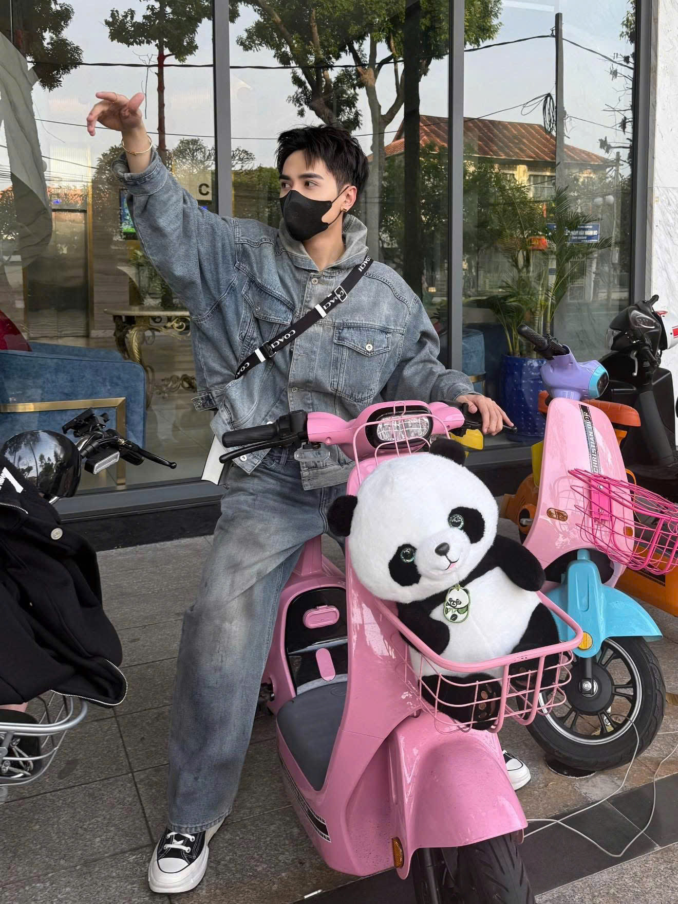 Sự xuất hiện của Dương Lâm không chỉ giúp Quang Hùng hòa nhập mà còn có thể trở thành "chất xúc tác" để "hit-maker" bộc lộ cá tính khác.