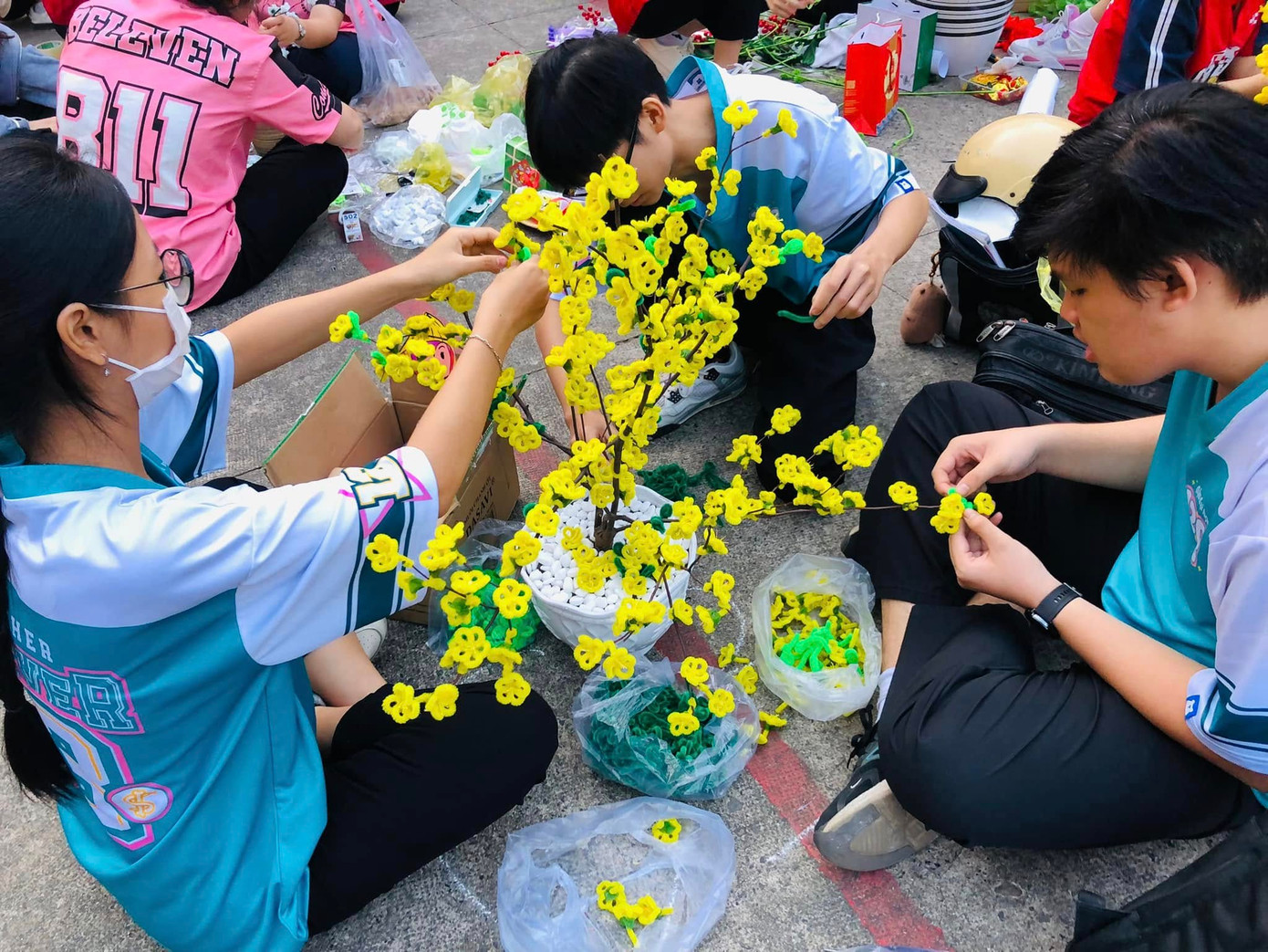 Ảnh: Đoàn Trường THPT Nguyễn Hữu Cảnh Ảnh: Đoàn Trường THPT Nguyễn Hữu Cảnh