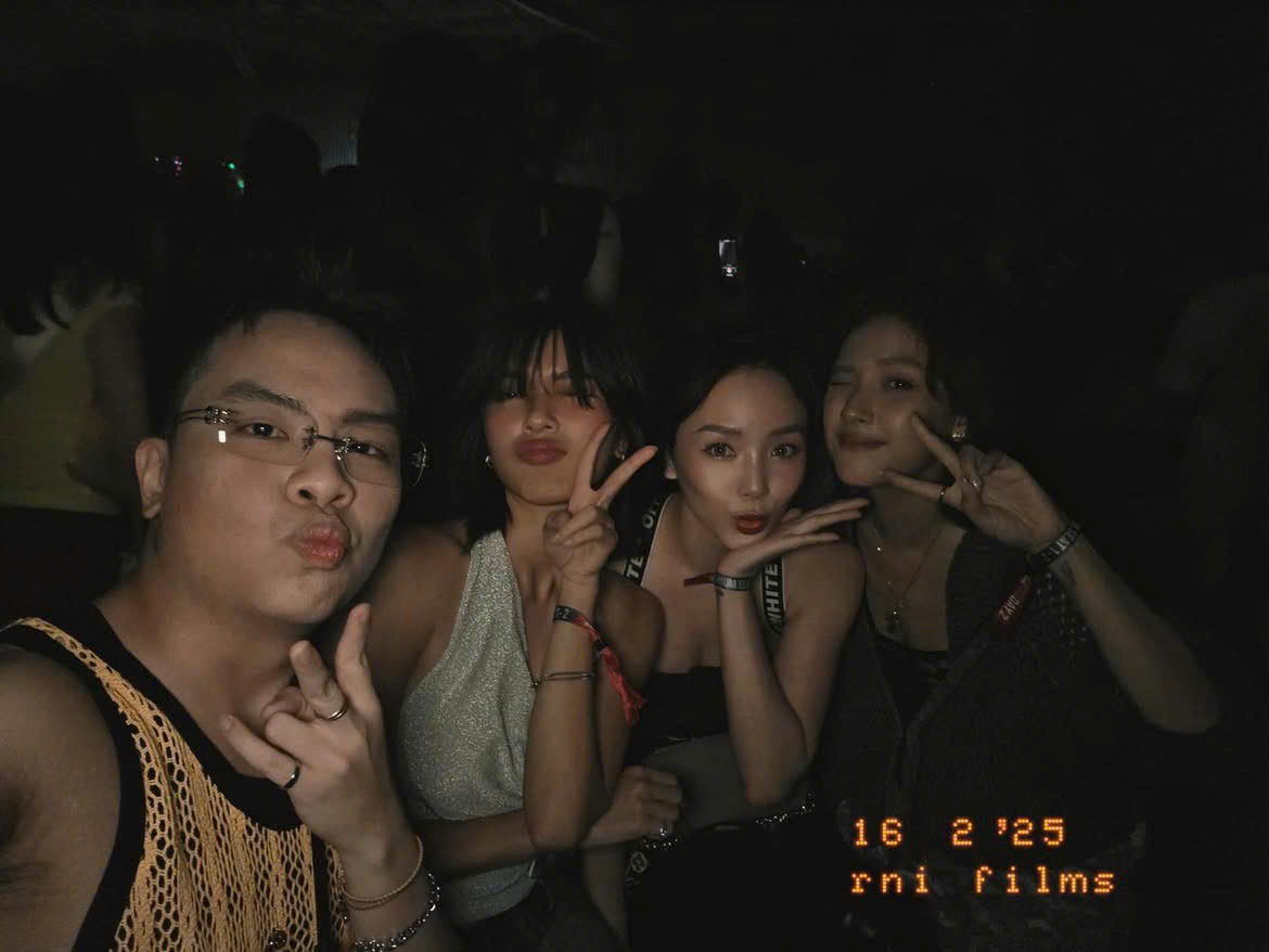 Đồng Ánh Quỳnh và Tóc Tiên, Cara Phương cùng Hứa Kim Tuyền lên đồ để đi concert.