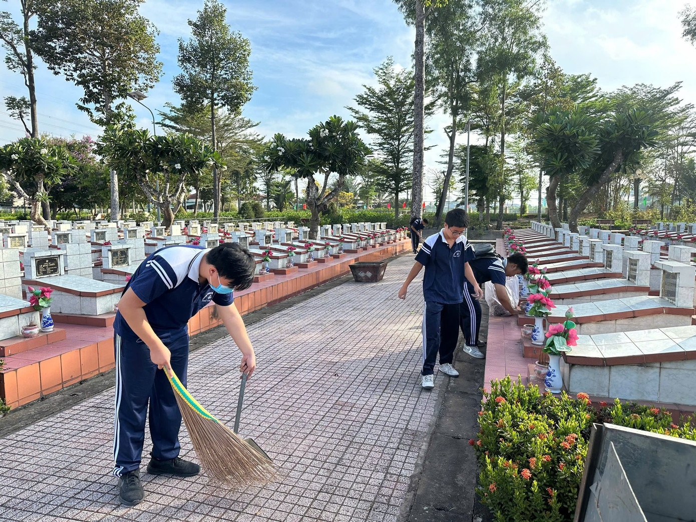 Ảnh: Tuổi trẻ trường THPT Thủ Thừa Ảnh: Tuổi trẻ trường THPT Thủ Thừa