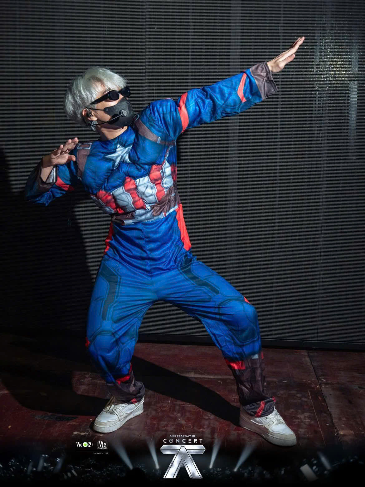 Captain Boy trở thành &quot;siêu nhân&quot; đúng nghĩa.