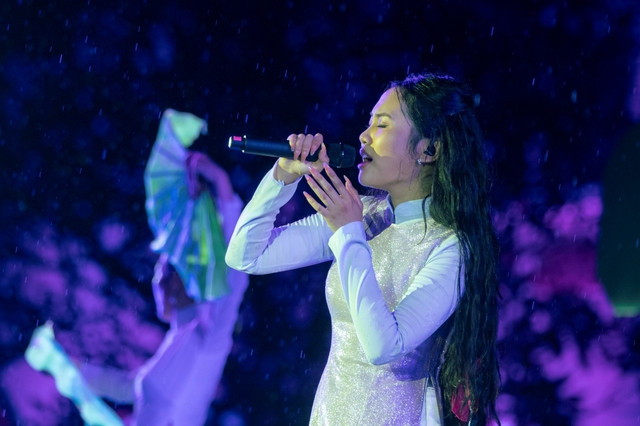 Cùng với đó, Phương Mỹ Chi còn được vinh danh nhiều danh hiệu như Thanh niên tiên tiến làm theo lời Bác, Gương mặt trẻ Việt Nam triển vọng năm 2024.