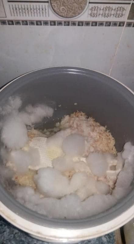 Kiếp nạn thứ 73 của hội "não cá vàng" khi quên vệ sinh nồi cơm điện. Ảnh: Weibo Việt Nam Kiếp nạn thứ 73 của hội "não cá vàng" khi quên vệ sinh nồi cơm điện. Ảnh: Weibo Việt Nam