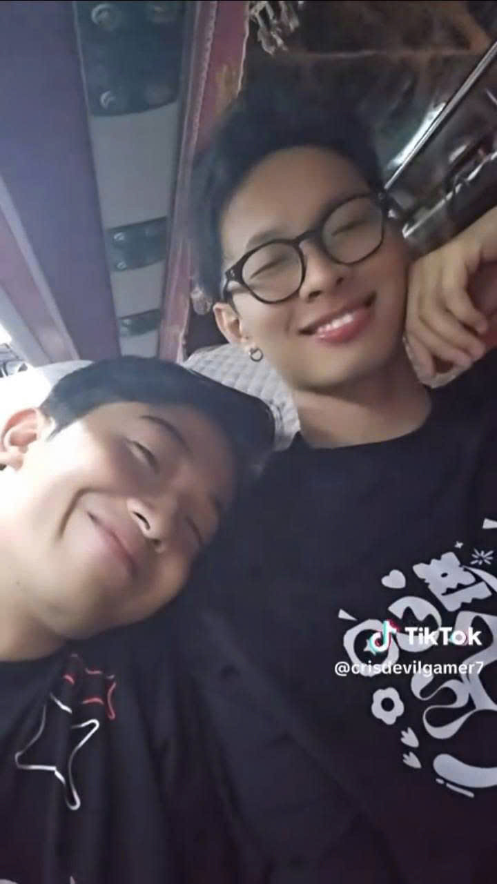 Cùng hệ điều hành "tẻn tẻn", Cris Phan và HURRYKNG nhanh chóng tìm thấy nhau.