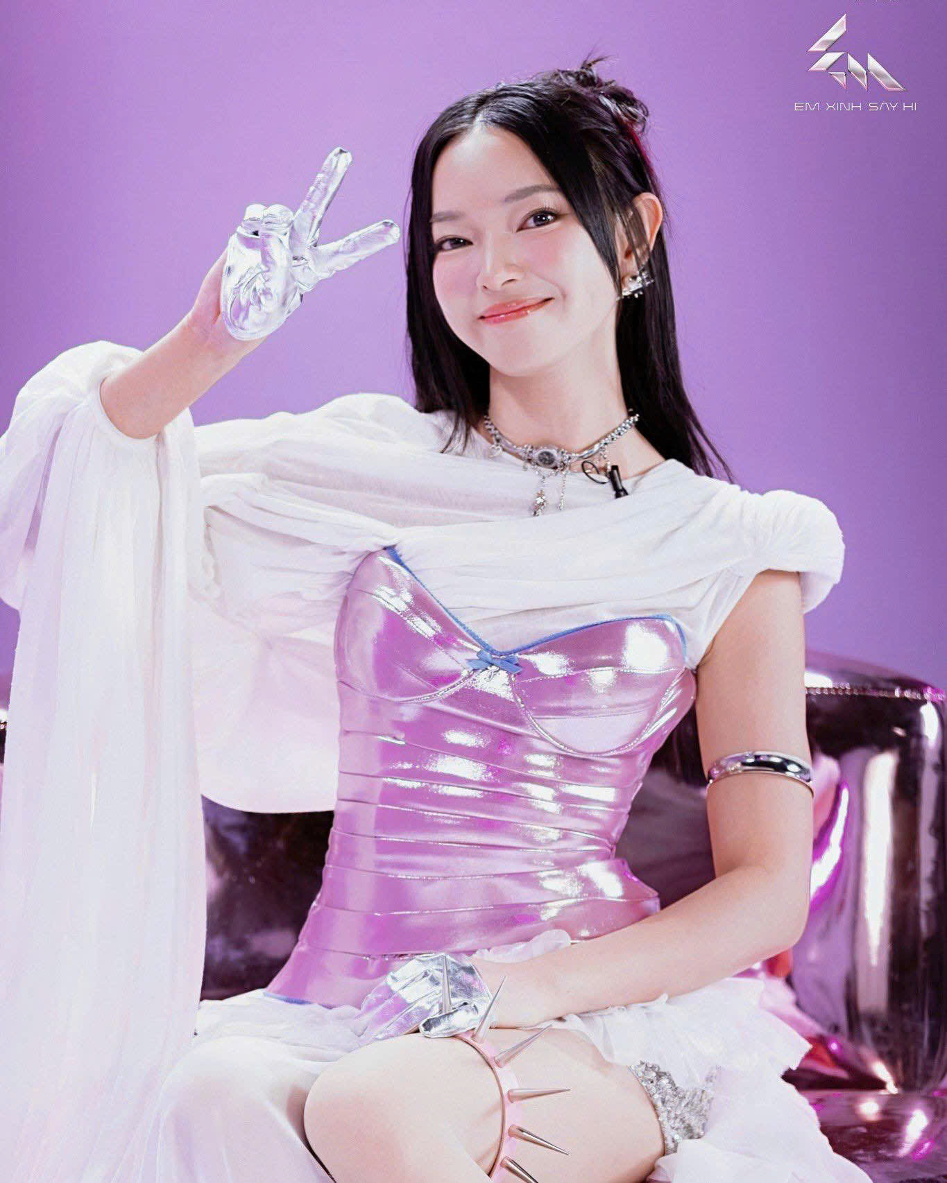 Dù vậy, với tinh thần tích cực và sự đáng yêu có thừa, Châu Bùi vẫn chiếm trọn tình cảm của khán giả. Dù vậy, với tinh thần tích cực và sự đáng yêu có thừa, Châu Bùi vẫn chiếm trọn tình cảm của khán giả.