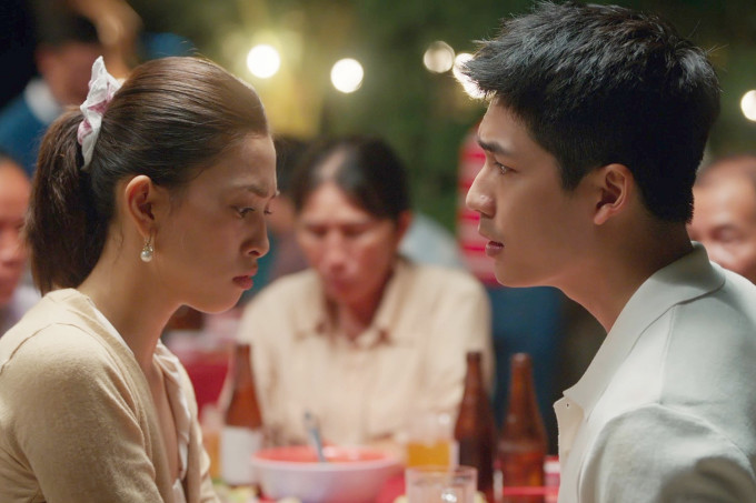 Bộ Tứ Báo Thủ gây ấn tượng bởi tuyến tình cảm của các nhân vật trong phim.