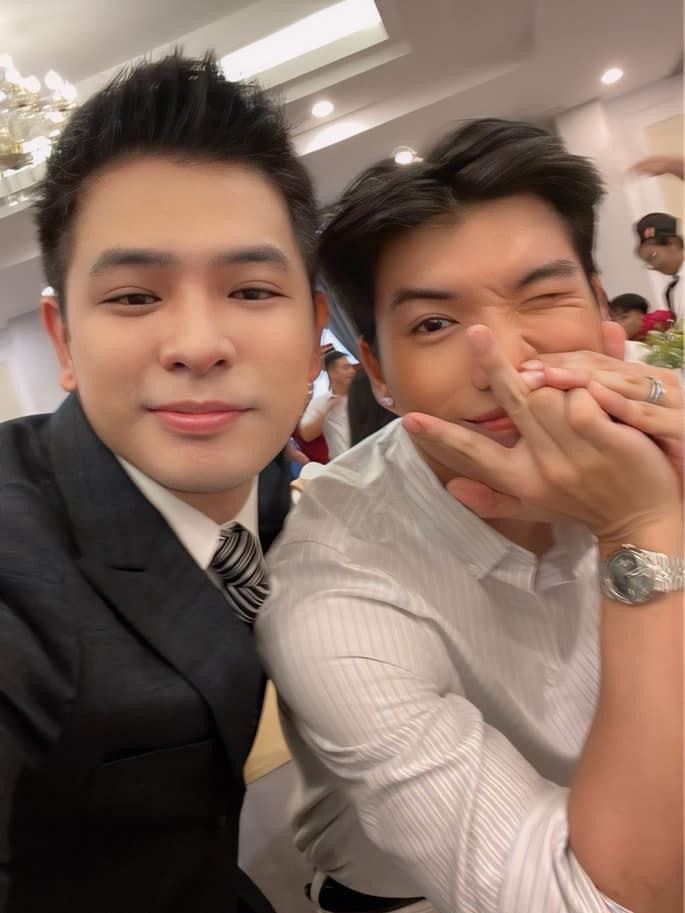 Khoảnh khắc HIEUTHUHAI và HIEUTHUNHAT "trong truyền thuyết" chung khung hình. Khoảnh khắc HIEUTHUHAI và HIEUTHUNHAT "trong truyền thuyết" chung khung hình.