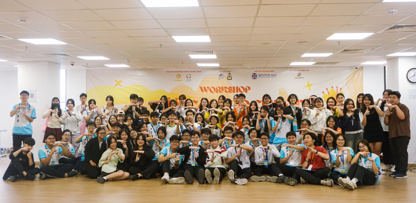 Đông đảo teen 2K10 cùng phụ huynh tham dự workshop.