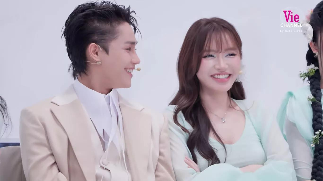 Ánh mắt &quot;ẩn ý&quot; của Tăng Duy Tân nhìn về phía đàn chị khi nghe Châu Bùi nói về hạnh phúc.