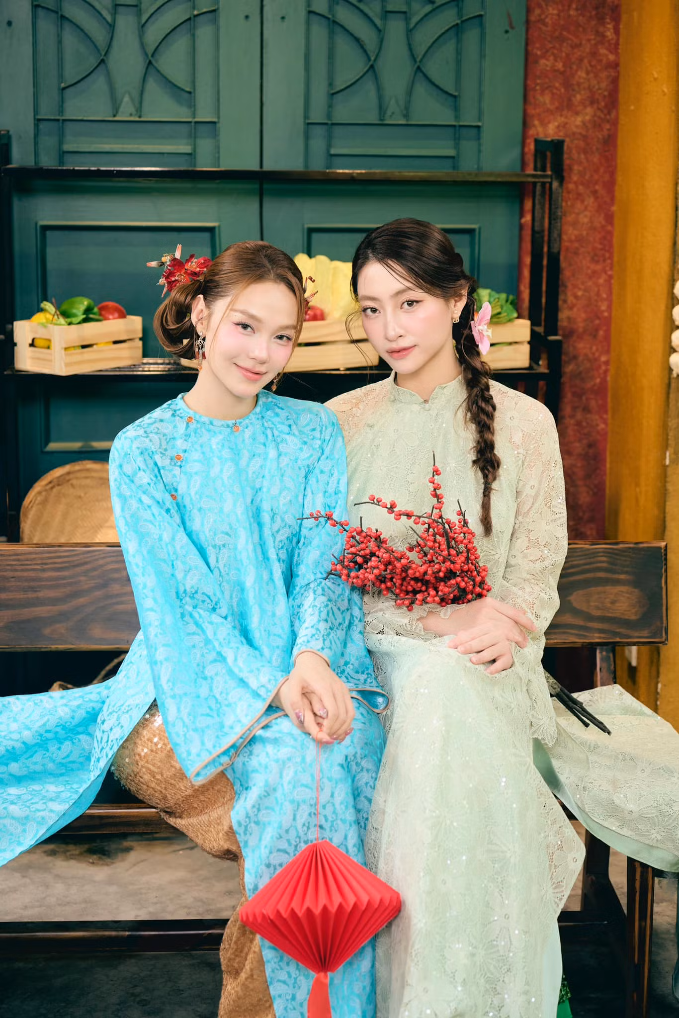Hoa hậu Lương Thùy Linh và "Chị Đẹp" Minh Hằng có hẹn ngày đầu năm.