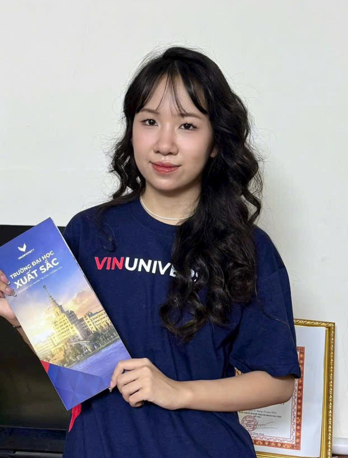 Bảo Ngọc nhận được học bổng từ các trường đại học trước thềm kỳ thi tốt nghiệp THPT. - Ảnh: FBNV Bảo Ngọc nhận được học bổng từ các trường đại học trước thềm kỳ thi tốt nghiệp THPT. - Ảnh: FBNV