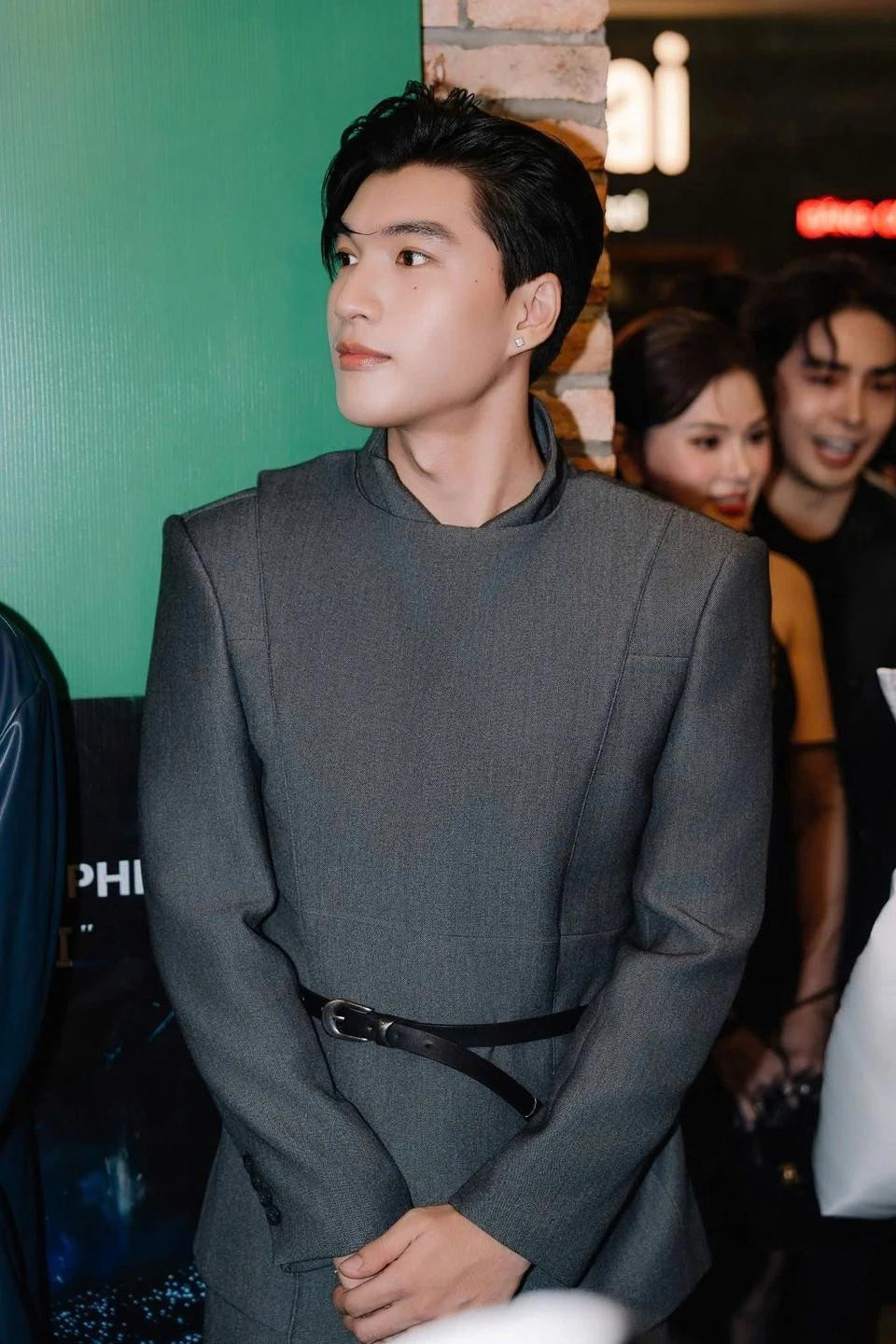 HIEUTHUHAI có hành động đẹp dành cho "fan nhí" đang trên giường bệnh. HIEUTHUHAI có hành động đẹp dành cho "fan nhí" đang trên giường bệnh.