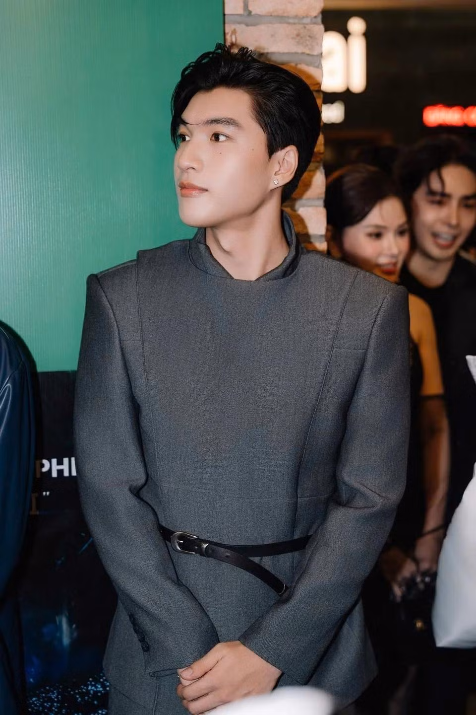 HIEUTHUHAI có hành động đẹp dành cho "fan nhí" đang trên giường bệnh.