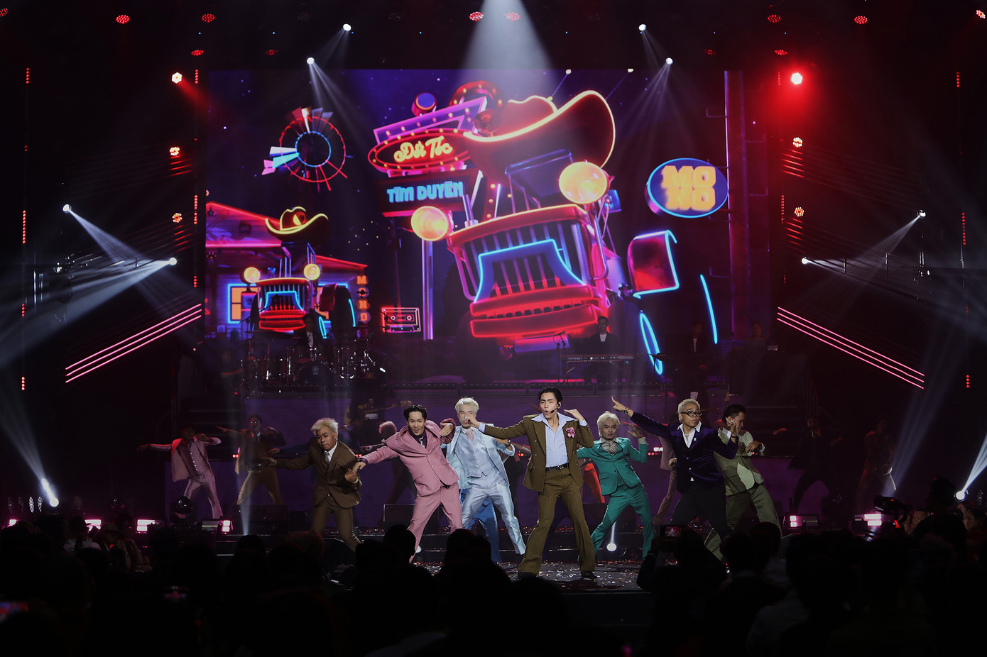 Khán giả văn minh là một "điểm cộng" lớn cho lễ trao giải Làn Sóng Xanh năm nay. Khán giả văn minh là một "điểm cộng" lớn cho lễ trao giải Làn Sóng Xanh năm nay.