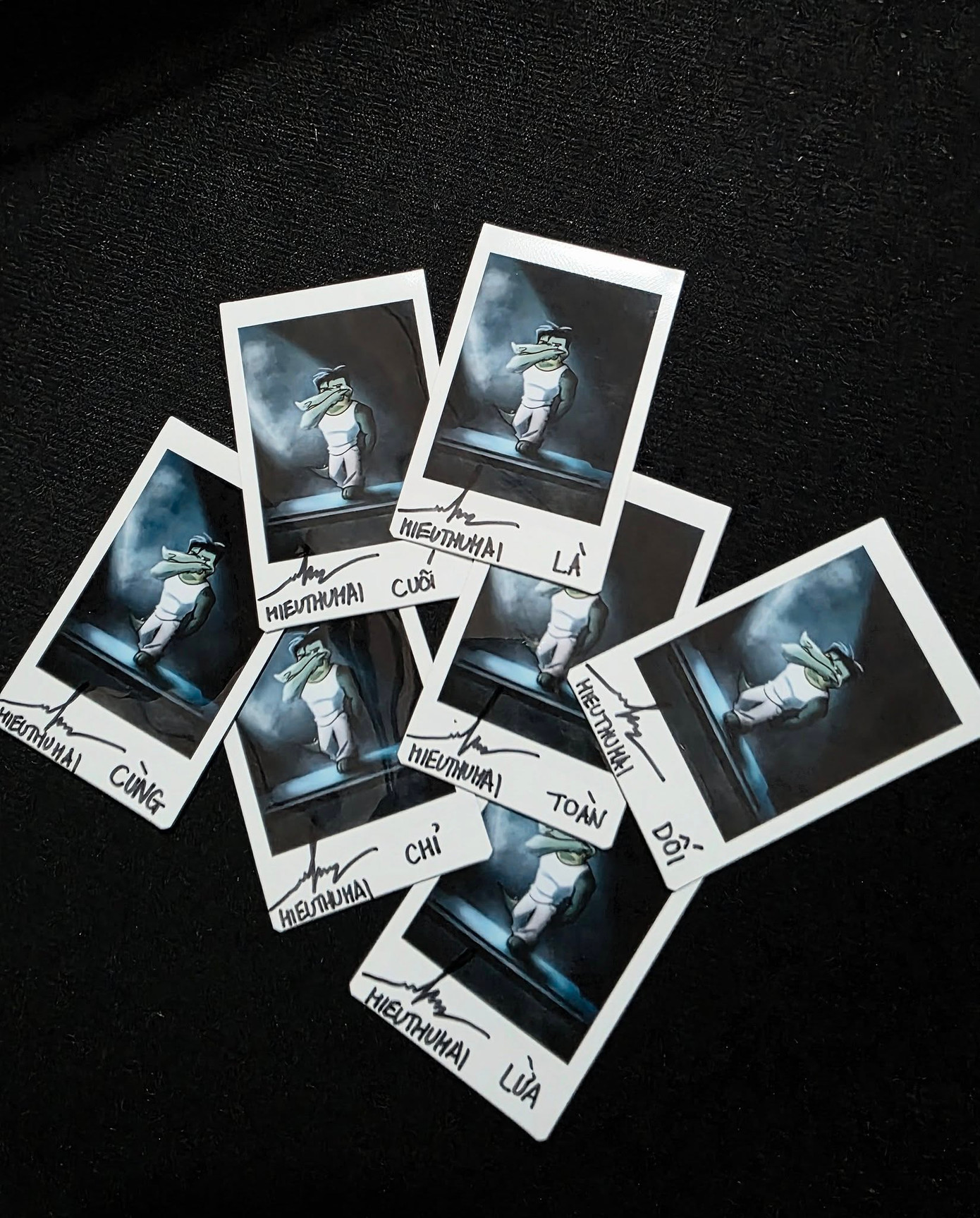 Bức ảnh chụp những tấm polaroid được nam rapper đăng tải như một động thái "nhá hàng" cho dự án âm nhạc mới. Nguồn: HIEUTHUHAI