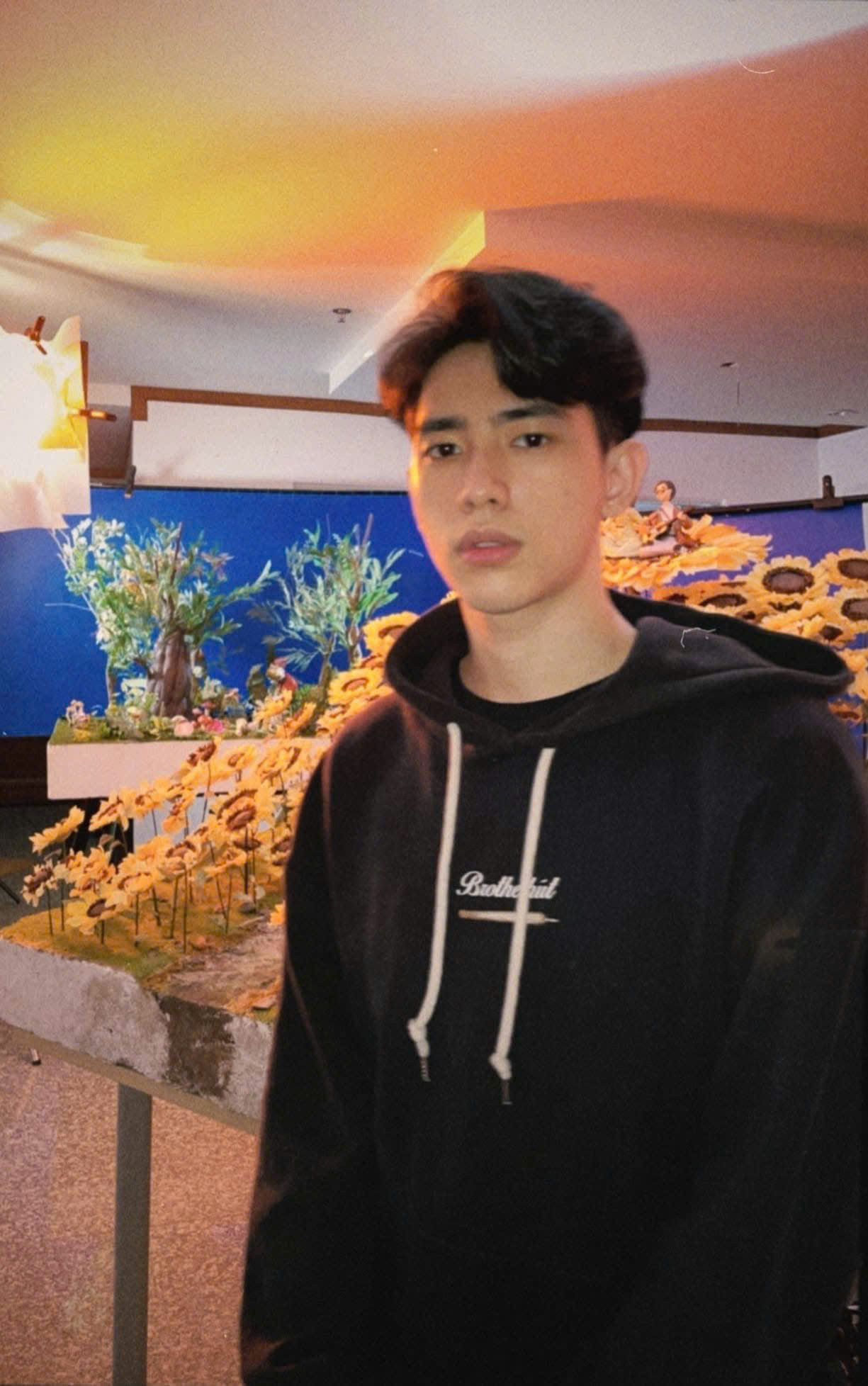 Lúp Phương sở hữu phong thái cuốn hút cùng ngoại hình ấn tượng.