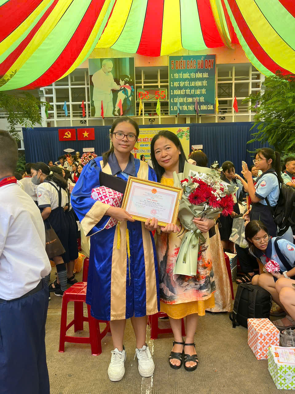 Minh Thư và mẹ. Ảnh: NVCC