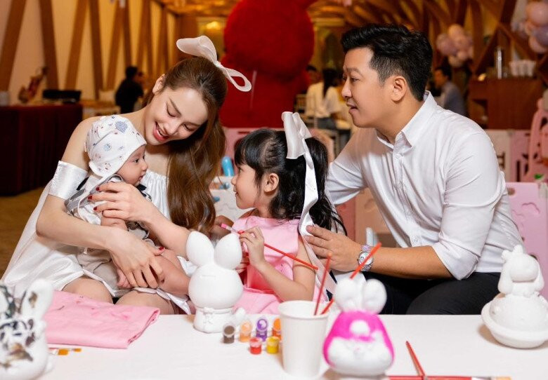 Bên cạnh Hope, nhà Mười Khó còn có một cô công chúa nhỏ đáng yêu tên Destiny.