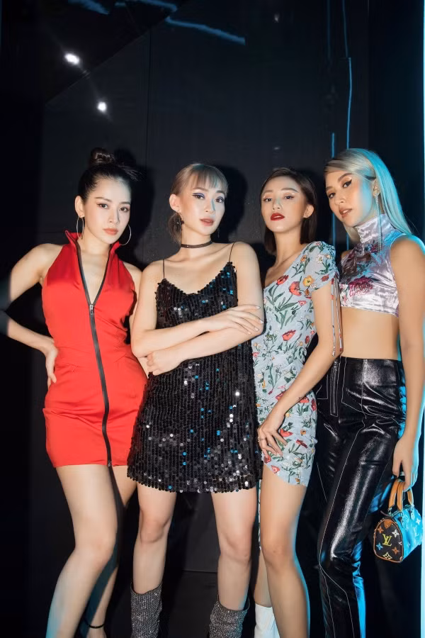 Cả hai là thành viên của hội "hotgirlHà thành" nức tiếng một thời.