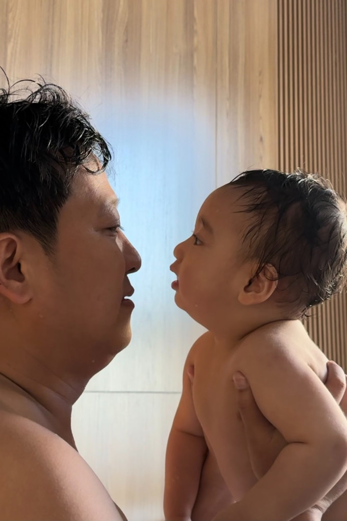 Trường Giang cũng rất cưng chiều cậu con trai.