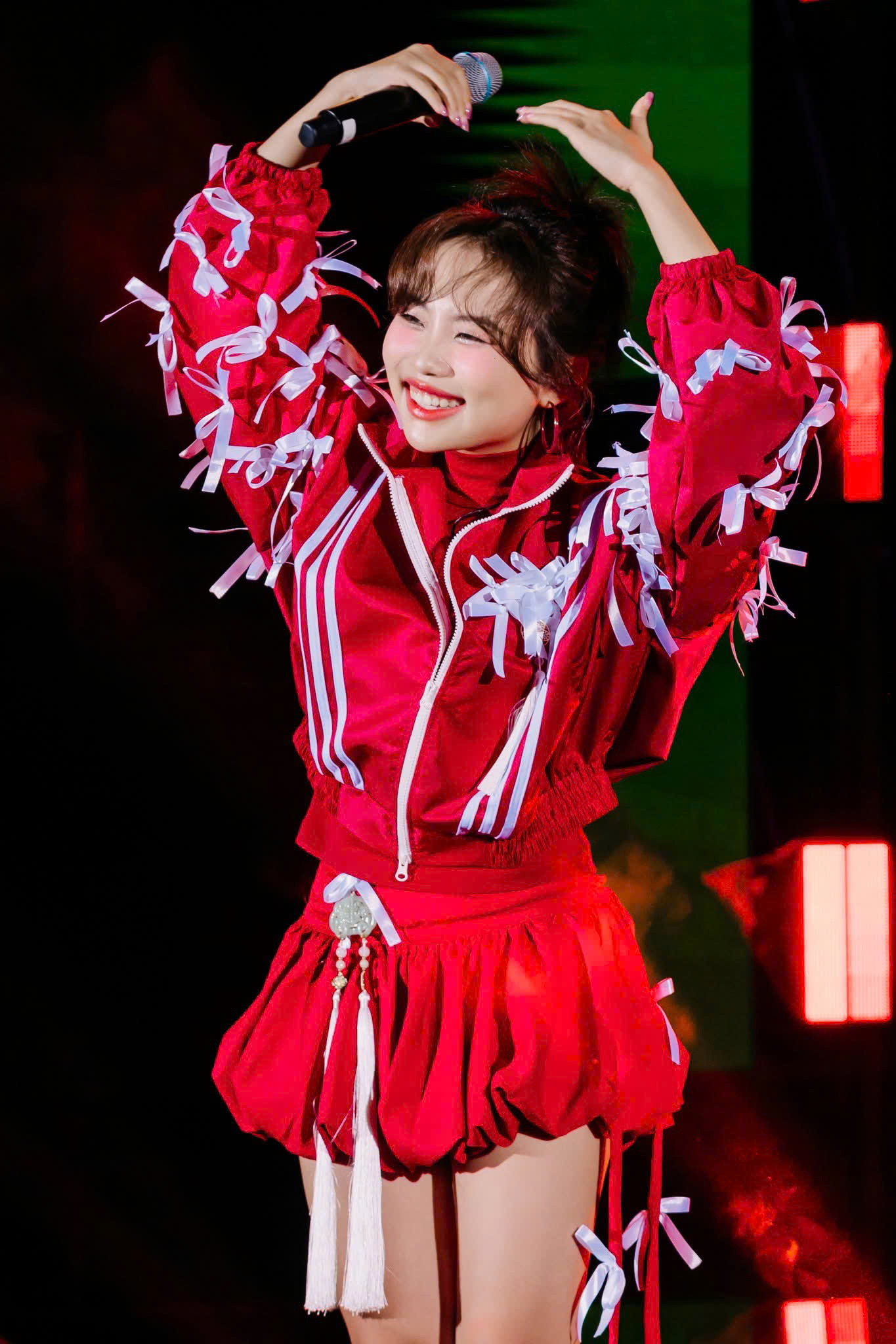 "Chị Bảy" có phải là chủ nhân của đôi bốt trên?