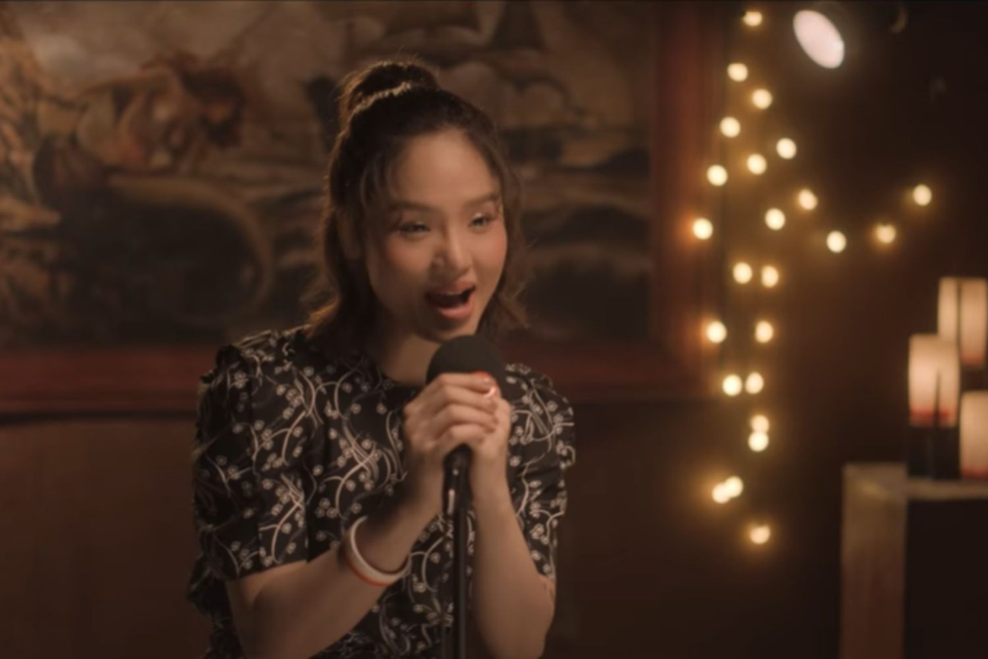 MV Gác Lại Âu Lo nhanh chóng cán mốc hơn 1,7 triệu lượt xem và lọt vào top trending YouTube chỉ sau 24 giờ ra mắt. MV Gác Lại Âu Lo nhanh chóng cán mốc hơn 1,7 triệu lượt xem và lọt vào top trending YouTube chỉ sau 24 giờ ra mắt.