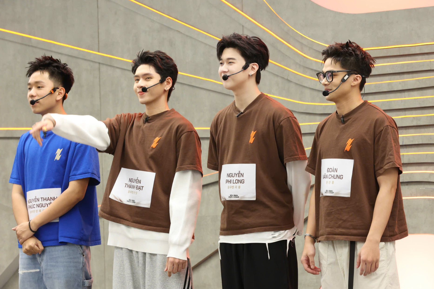 Tại vòng sát hạch 3, Phi Long được ban giám khảo dành lời khen vì sự tiến bộ rõ rệt.