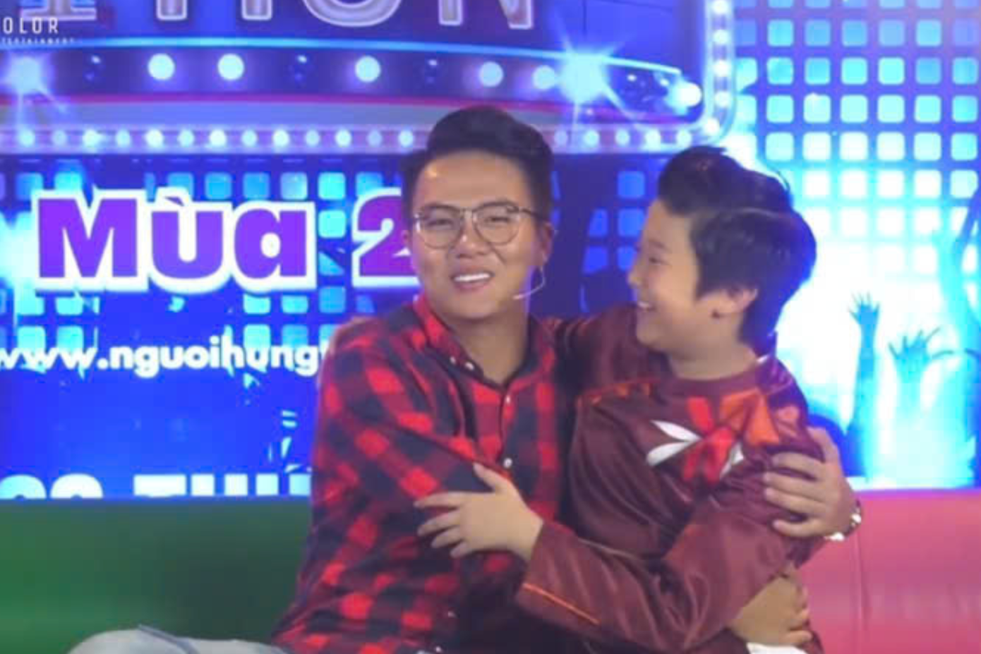 Phi Long từng là thành viên của Biệt đội Cà Rốt do Duy Khánh làm đội trưởng.