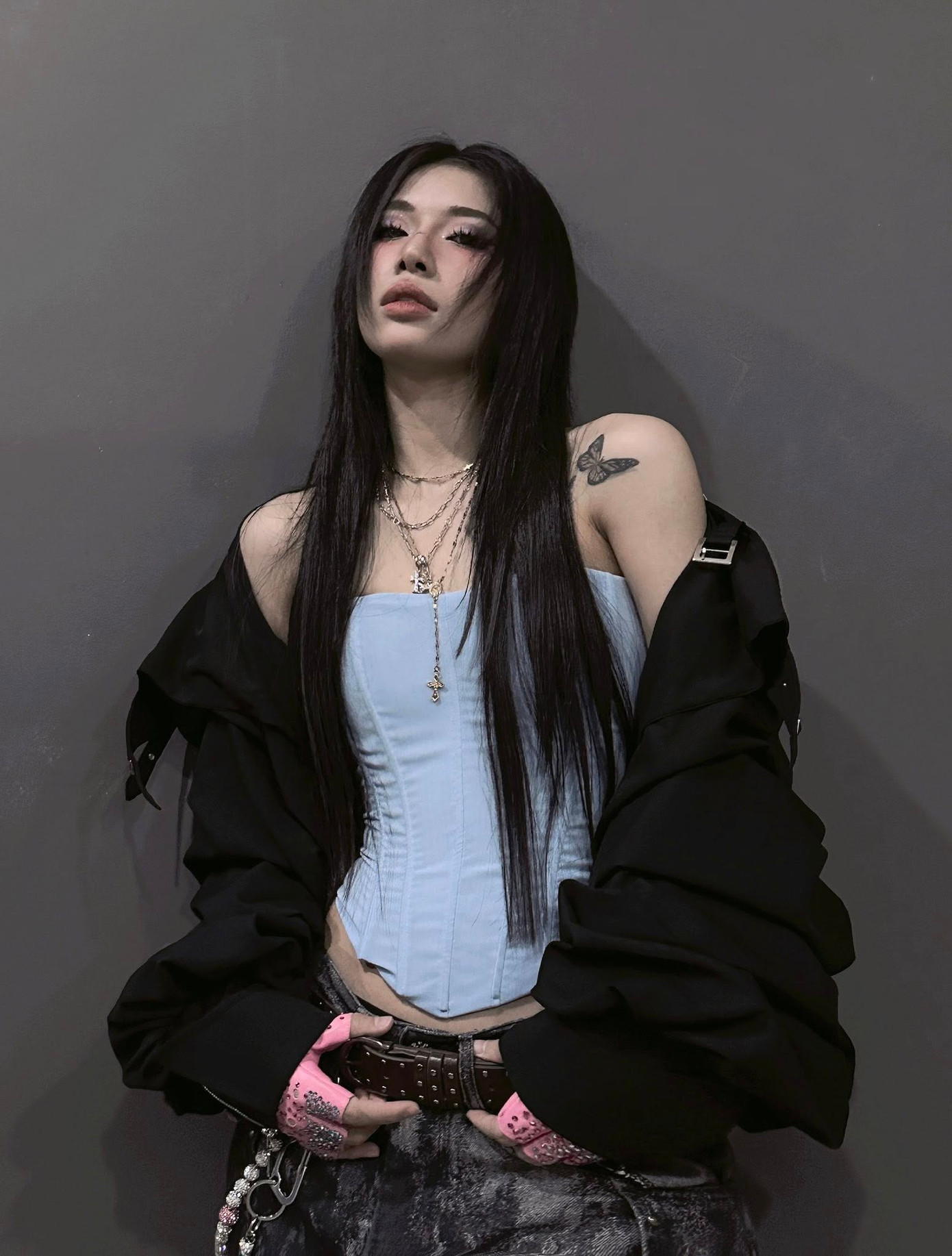 Lyhan có phong cách riêng biệt giữa dàn Em Xinh thiên về hình ảnh ngọt ngào.