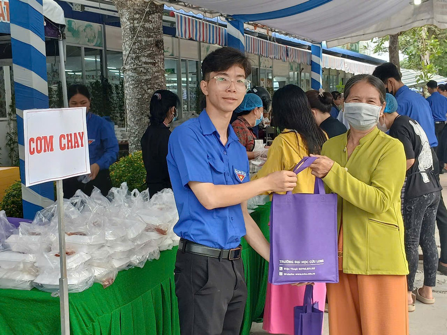 Ảnh: Đoàn Thanh niên - Hội Sinh viên Trường Đại học Cửu Long Ảnh: Đoàn Thanh niên - Hội Sinh viên Trường Đại học Cửu Long