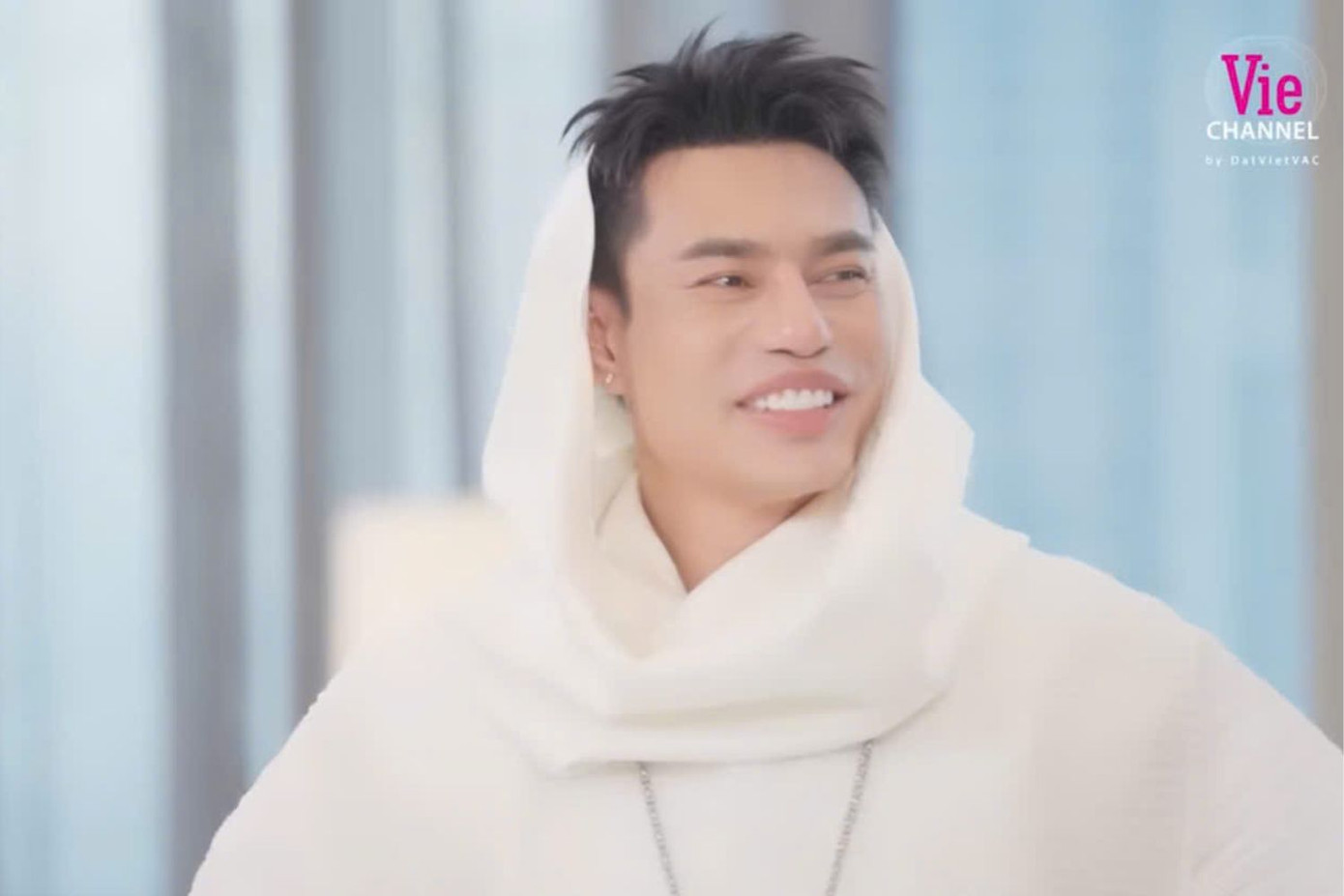 Netizen mong chờ sự xuất hiện trở lại của quản gia “Bạc Ba Ra Ô Mai Gót”.