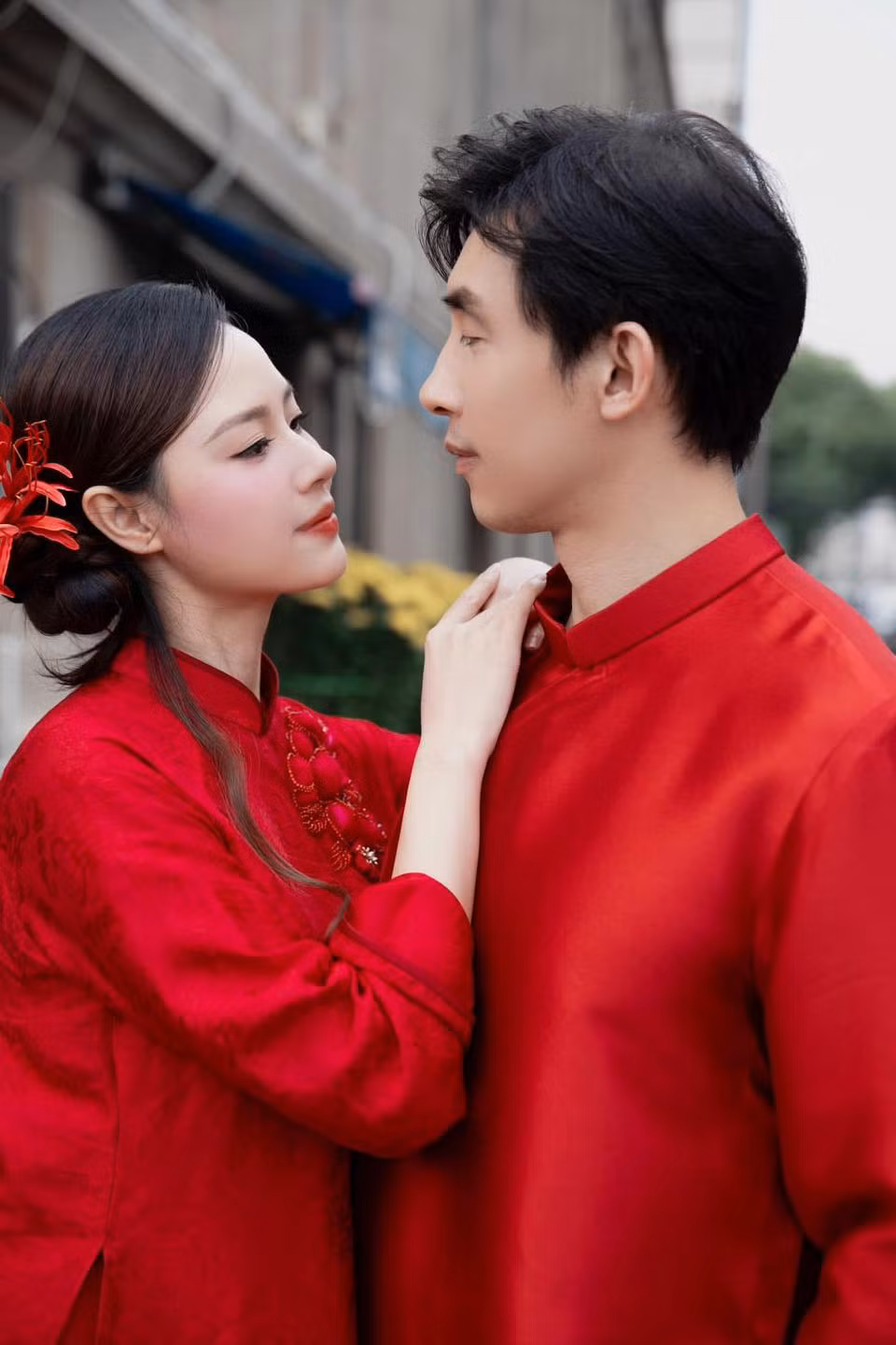 "Vợ chồng son" Midu và chồng khoe ảnh vào sáng Mùng 1.
