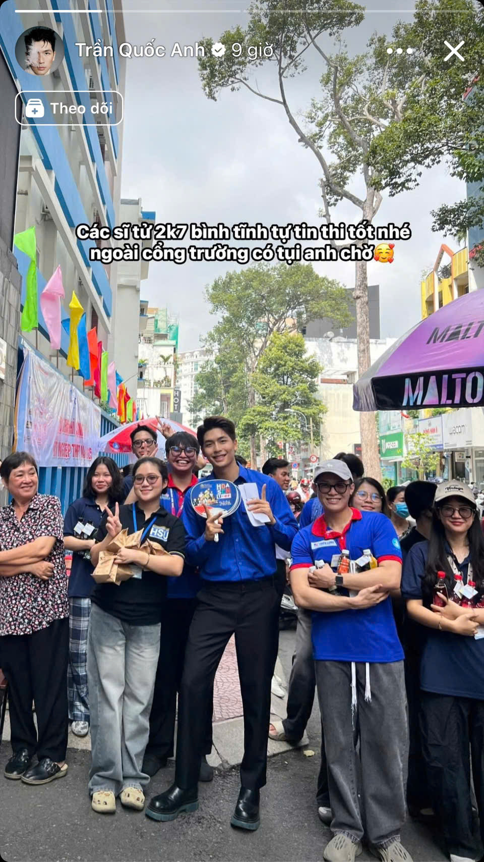 Quốc Anh cùng các tình nguyện viên "tiếp lửa" cho các sĩ tử 2K7.