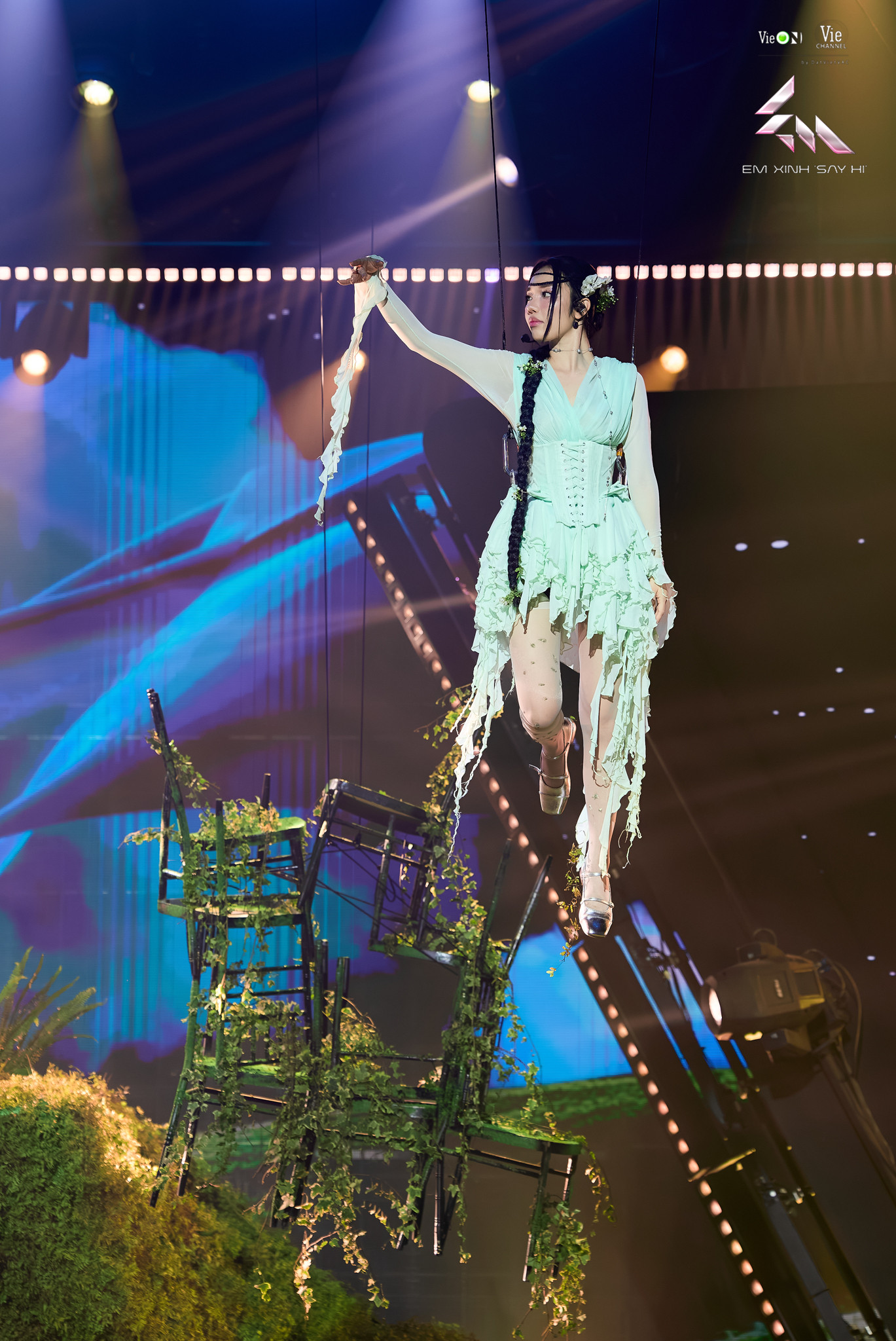 Em Xinh "Say Hi" đang dần khẳng định vị thế là sân khấu nghệ thuật thực thụ. Em Xinh "Say Hi" đang dần khẳng định vị thế là sân khấu nghệ thuật thực thụ.