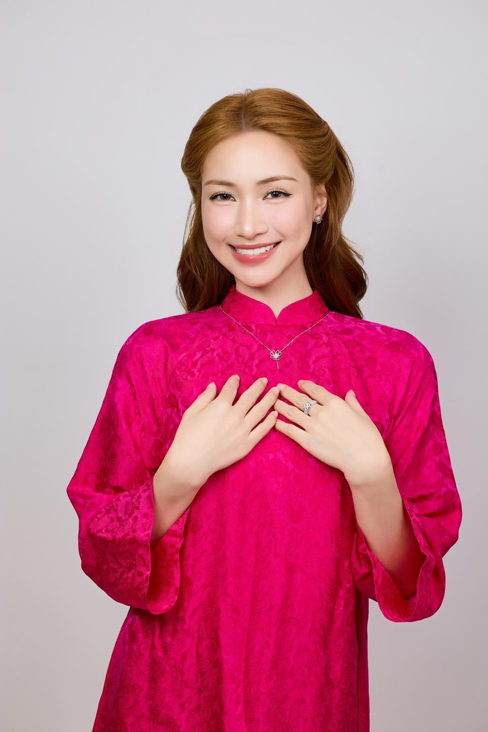 Với lượng fan hùng hậu, việc cô "xuất ngoại" sang Trung Quốc hứa hẹn nhận được sự ủng hộ nhiệt tình từ khán giả lẫn đồng nghiệp.