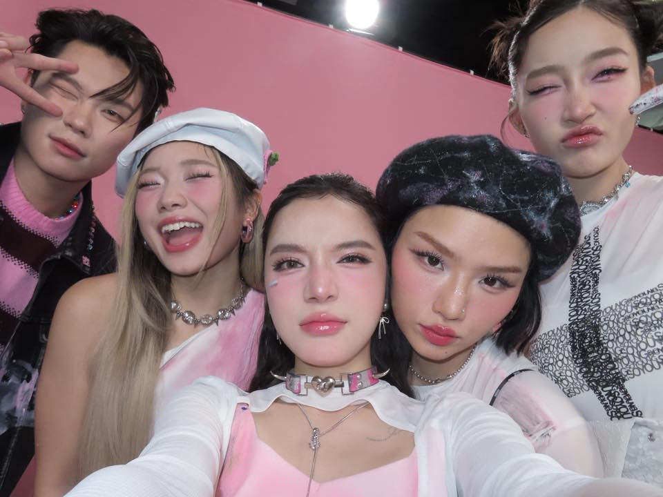 Cơ duyên cùng đội hai lần, Lyly và DANMY không hẹn mà cùng bứt phá. Cơ duyên cùng đội hai lần, Lyly và DANMY không hẹn mà cùng bứt phá.