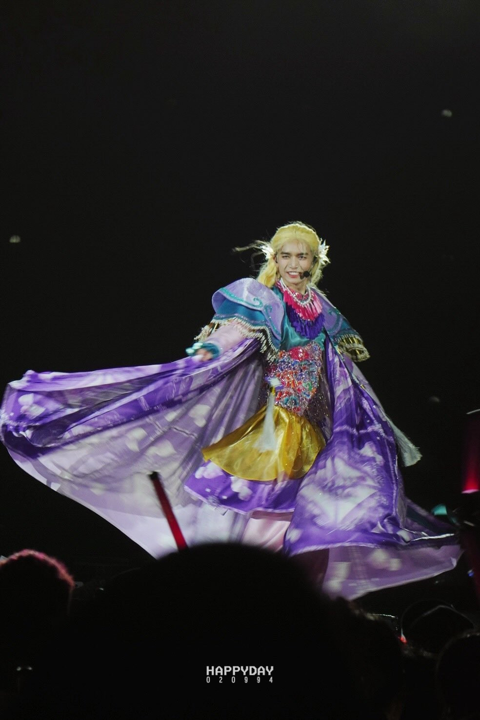 Chiếc áo choàng đặc biệt được tạo nên từ "khăn chuối" của nhà Chín Muồi. Nguồn: @happyday020994 (Threads). Chiếc áo choàng đặc biệt được tạo nên từ "khăn chuối" của nhà Chín Muồi. Nguồn: @happyday020994 (Threads).