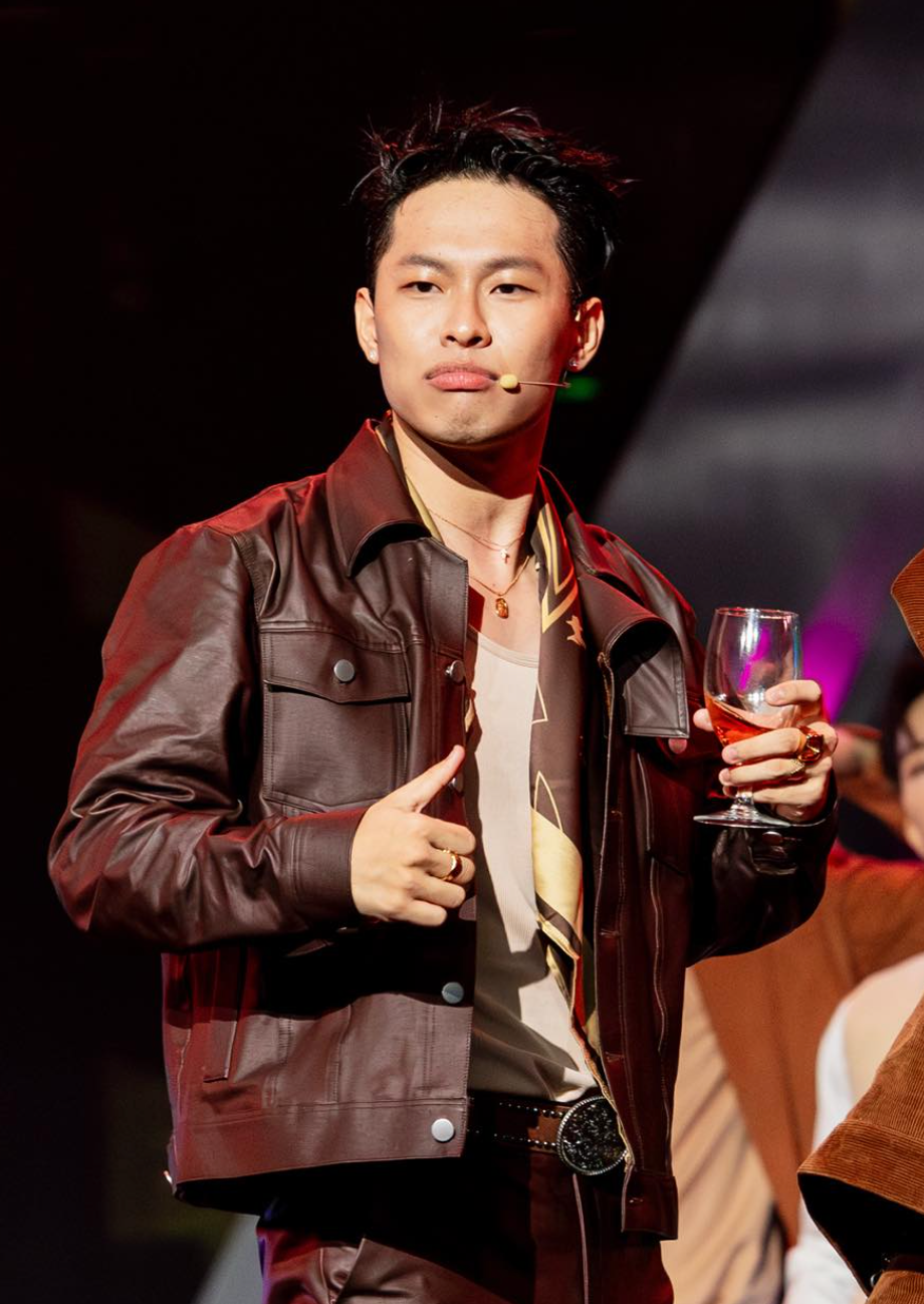 Khoảnh khắc nhìn thấy idol cũng đang "chập chững" bước vào thế giới card bo góc khiến Goose (fan của HURRYKNG) bật cười thích thú.