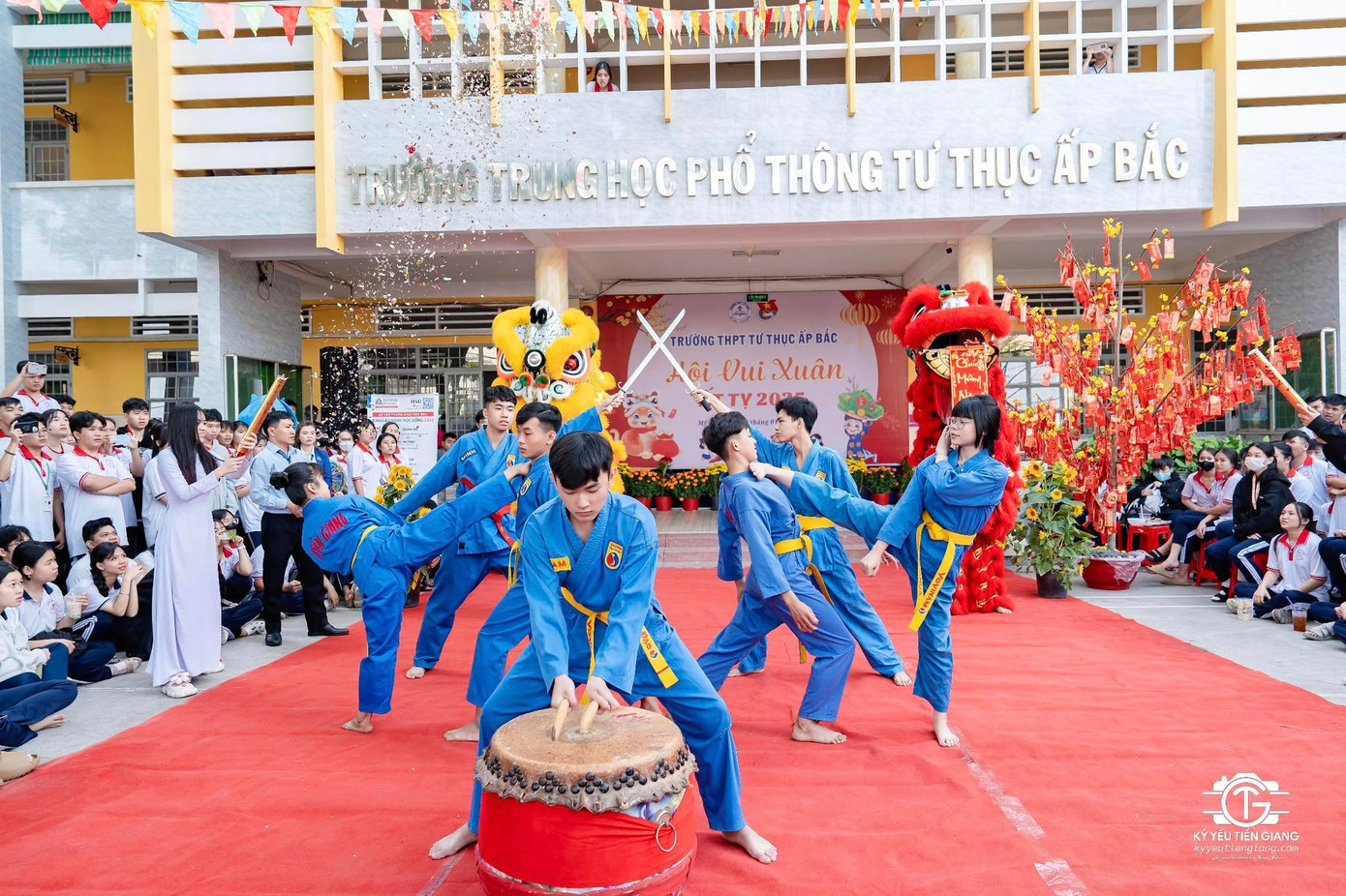 Ảnh: Đoàn Thanh niên trường THPT Tư Thục Ấp Bắc - thành phố Mỹ Tho Ảnh: Đoàn Thanh niên trường THPT Tư Thục Ấp Bắc - thành phố Mỹ Tho