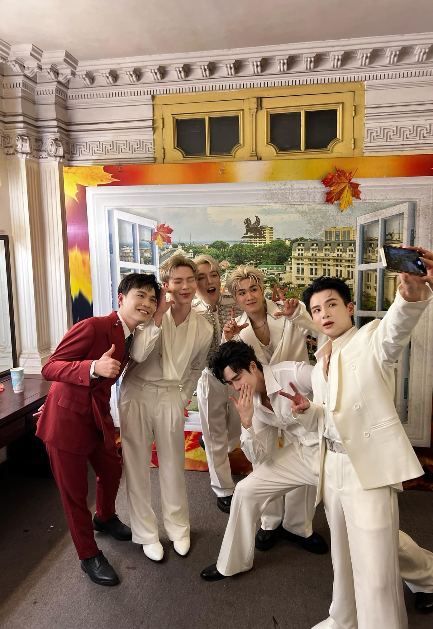 Các Anh trai có dịp hội ngộ trong buổi biểu diễn. Các Anh trai có dịp hội ngộ trong buổi biểu diễn.