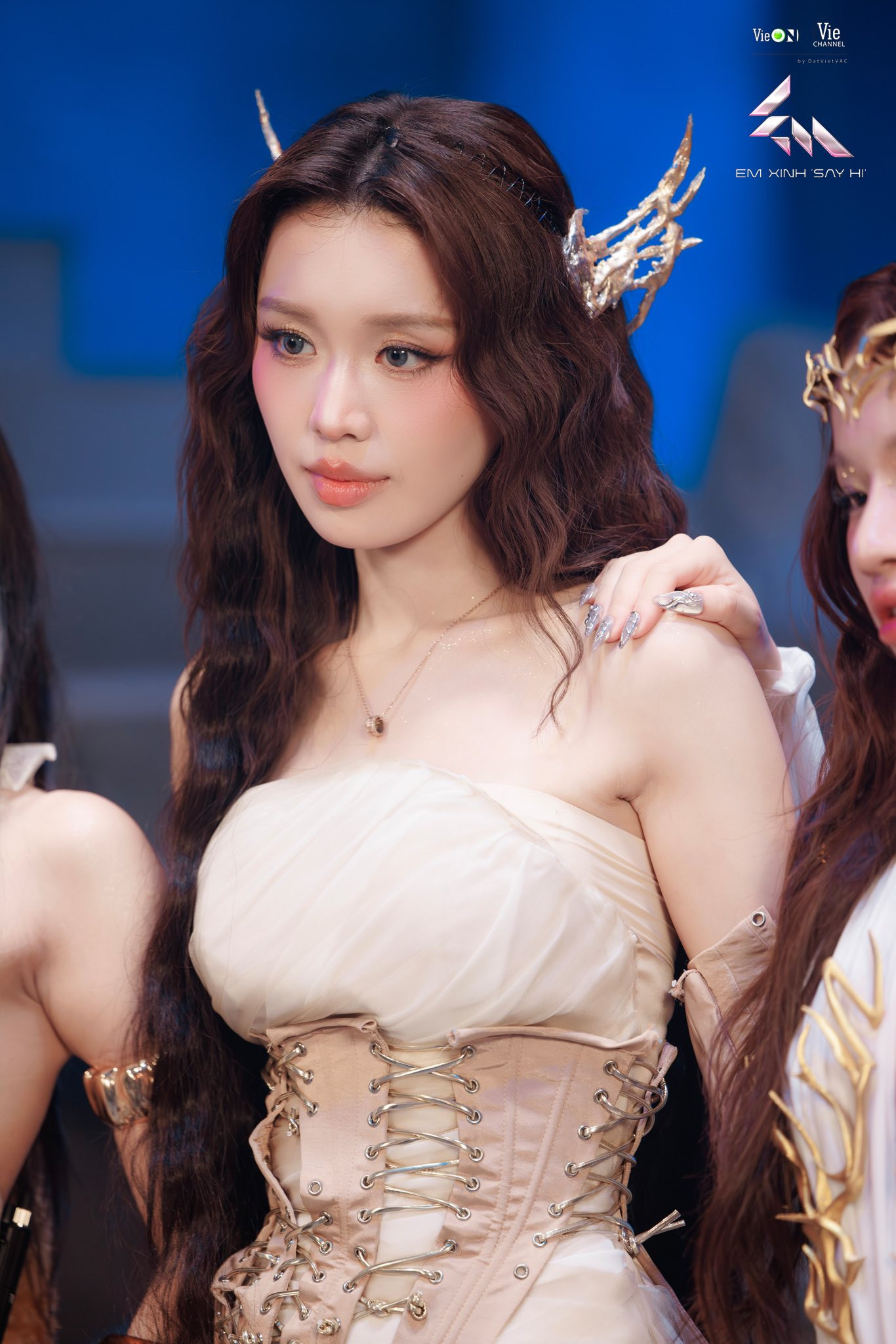 Ngoại hình của Han Sara là một điểm cộng lớn trên sân khấu. Ngoại hình của Han Sara là một điểm cộng lớn trên sân khấu.