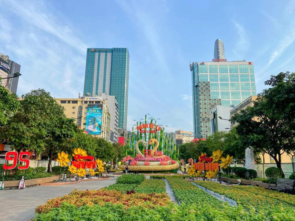 Nhiều khu vực tiểu cảnh đã được thiết kế để phục vụ trong dịp Tết. Ảnh: Sài Gòn Ơi