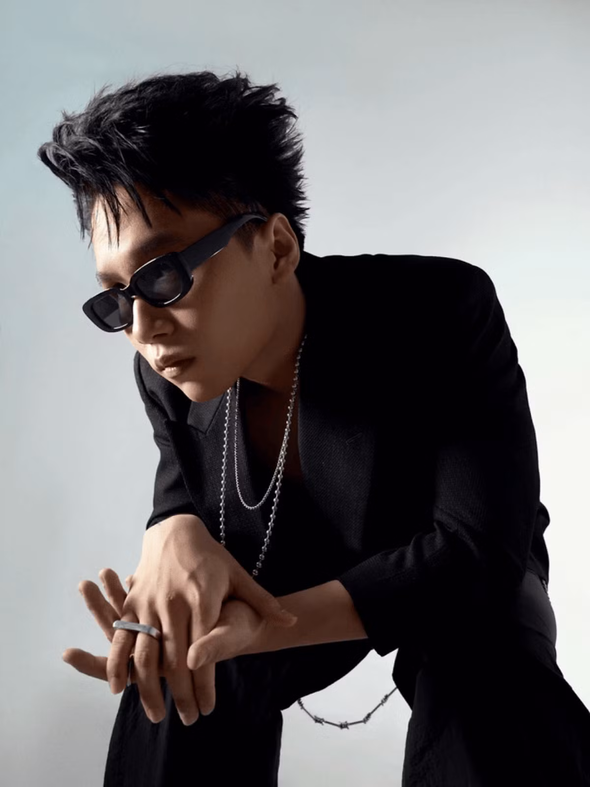 Kriss Ngo gia nhập hội "phù thủy tạo hit" bởi những màn "yểm bùa mê" bằng nhạc.