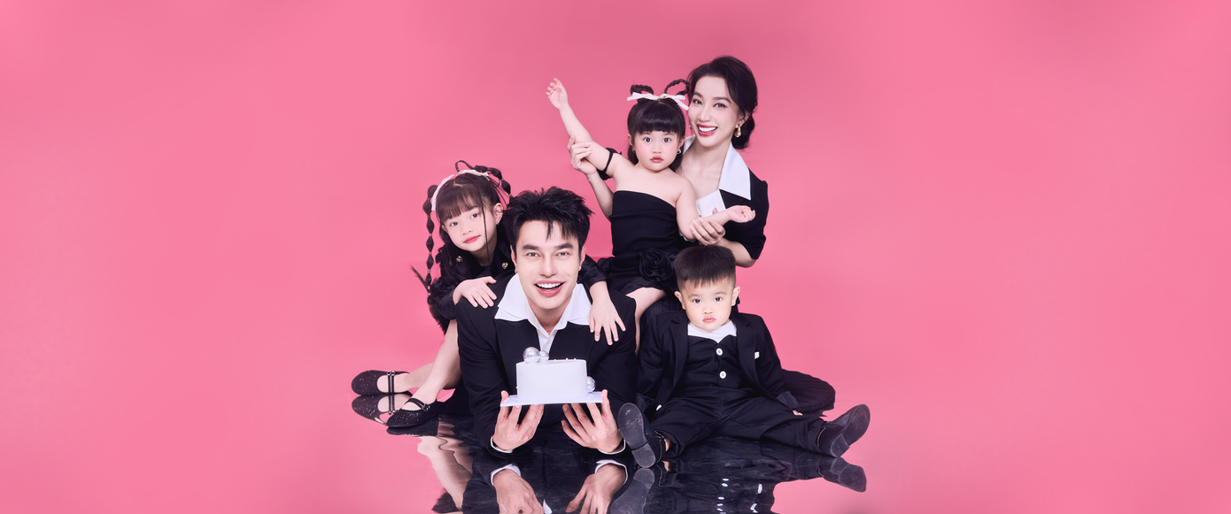 Tổ ấm nhỏ luôn là động lực để nam diễn viên cố gắng trong công việc và cuộc sống. Tổ ấm nhỏ luôn là động lực để nam diễn viên cố gắng trong công việc và cuộc sống.