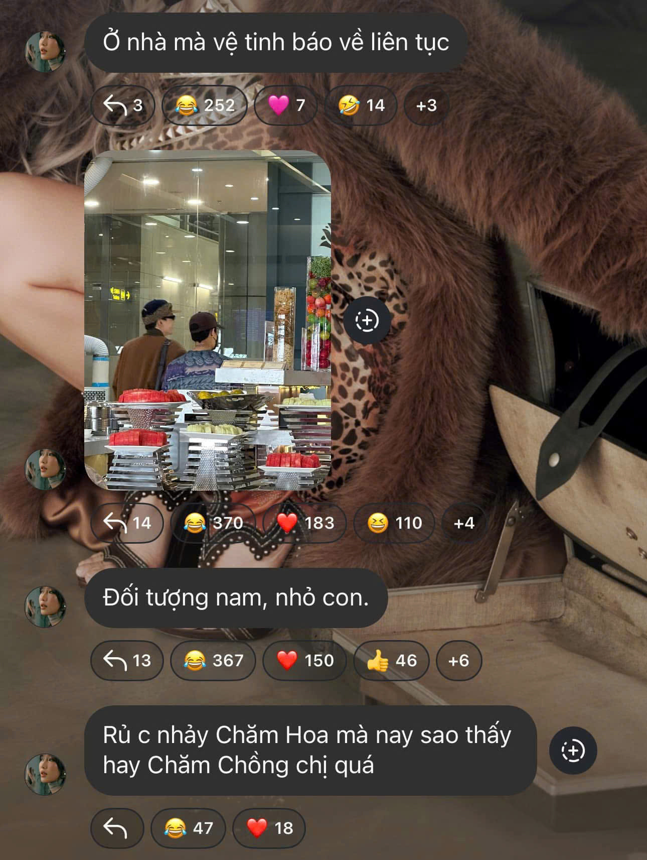 Bức ảnh giọng ca Chăm Hoa sánh bước cùng Anh Tú. Bức ảnh giọng ca Chăm Hoa sánh bước cùng Anh Tú.