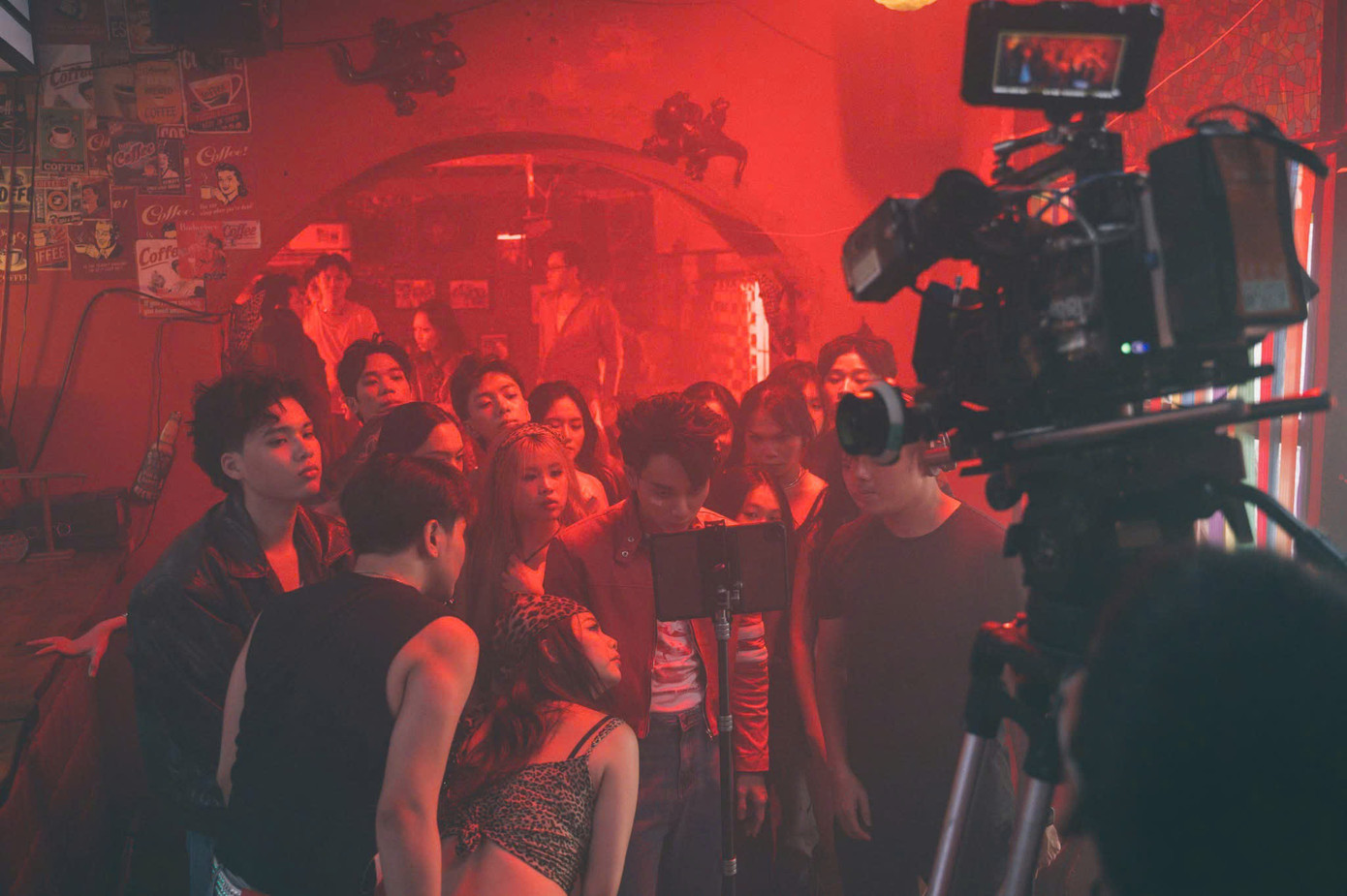 Nhóm nhảy của Minh Tân từng phụ hoạ cho tiết mục của ca sĩ Trúc Nhân. Ảnh: FBNV. Nhóm nhảy của Minh Tân từng phụ hoạ cho tiết mục của ca sĩ Trúc Nhân. Ảnh: FBNV.