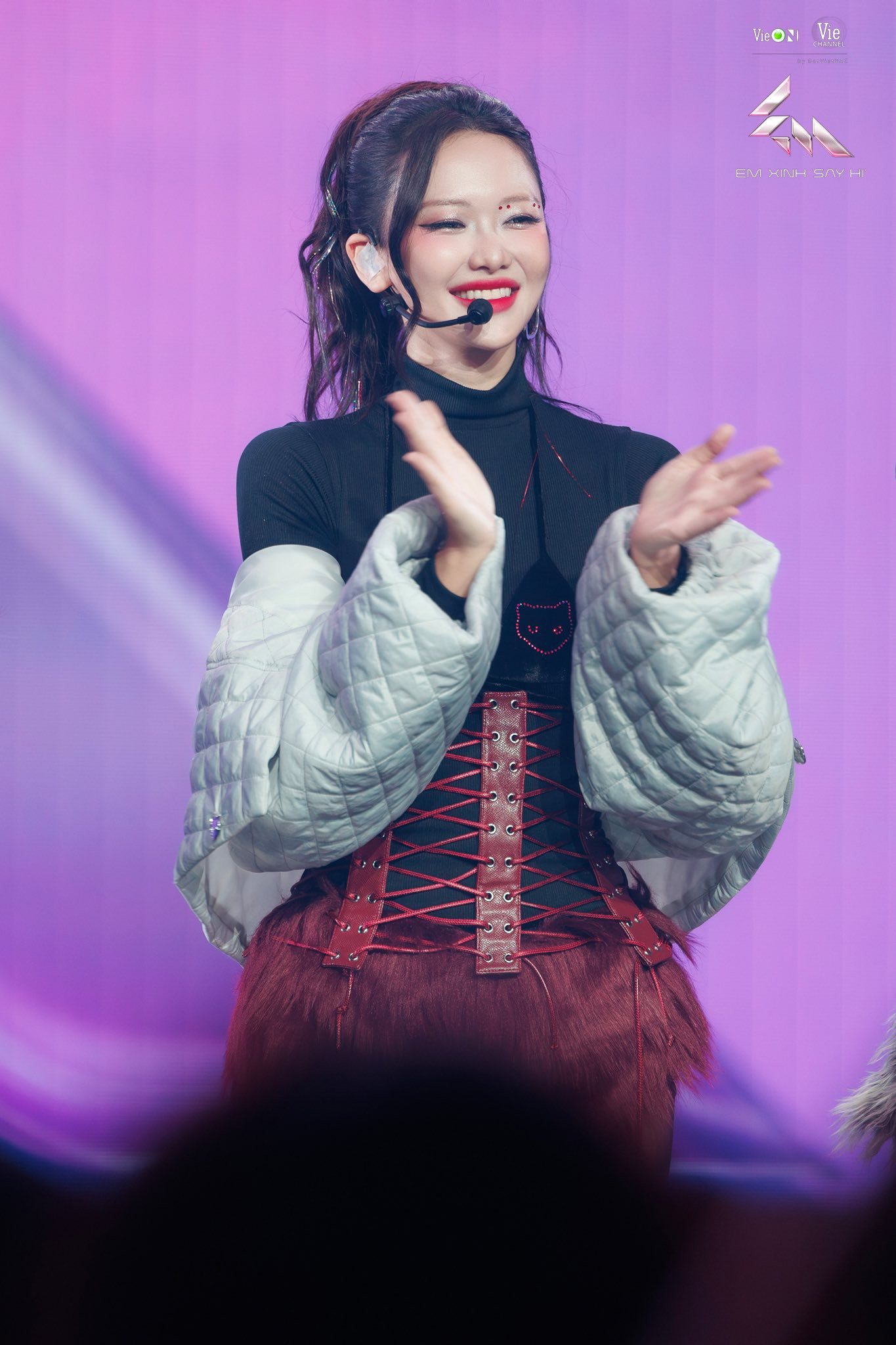 Chính điều đó đã trở thành động lực để nữ nghệ sĩ nỗ lực hoàn thành tốt màn trình diễn. Chính điều đó đã trở thành động lực để nữ nghệ sĩ nỗ lực hoàn thành tốt màn trình diễn.