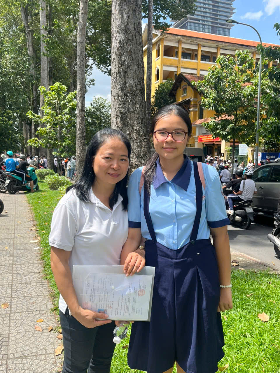 “Mình muốn nhắn nhủ đến các bạn là hãy luôn tin tưởng bản thân, nỗ lực hết sức mình vì mục tiêu, và tận dụng từng giây phút của năm lớp 9.” - Minh Thư chia sẻ. Ảnh: NVCC